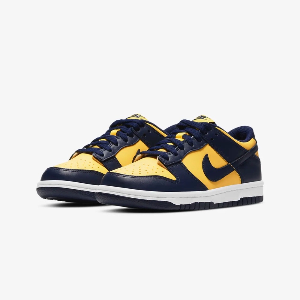 Nike Women's Sneakers - Dark Blue and Yellow